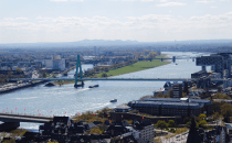Rhein: Niedrige Wasserstände durch Hitzewelle belasten Frachtschifffahrt