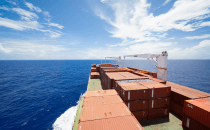 Staus auf Container-Schifffahrtsrouten halten an